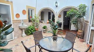 Maison en Sta. Marina - San Andrs - San Pablo - San Lorenzo. Exclusiva casa de tres plantas en el corazn de crdoba