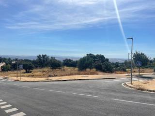 Terreny residencial  Arquitecta eileen gray. Con licencia y proyecto !!!! una parcela de 1450 m2 en brillante