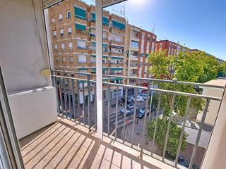 Appartement  Calle de maría auxiliadora. Junto a plaza cristo de gracia, un piso ideal.