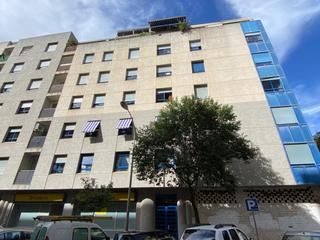 Miete Etagenwohnung  Calle villa de rota. Piso sin muebles de 4 dormitorios, 2 baños, cochera y trastero