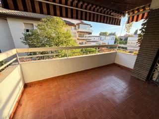 Miete Etagenwohnung in El Brillante -El Naranjo - El Tablero. Un piso de alquiler luminoso y con grandes espacios.