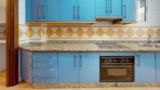 Flat en Centro. Una vivienda situada en plena juderia, con tres dormitorios, ba�