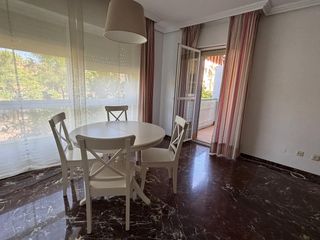 Pis  Calle alcala zamora. Piso junto parque de asomadilla, con terraza y gran garaje inclu