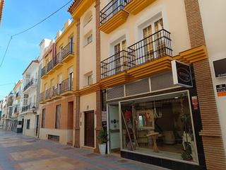 Planta baixa en Puerto Deportivo. Plaza de la constitucin