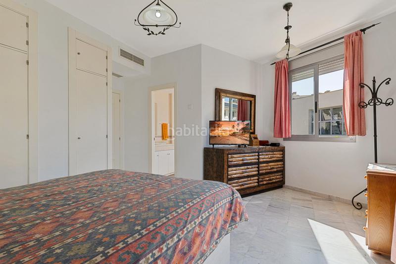 Foto 255bb80f-e4c5-48a5-b541-eff10718f515. Casa bifamiliare con parcheggio piscina in Torreblanca del Sol Fuengirola