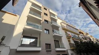 Apartamento en Puerto Deportivo. Plaza de la constitución