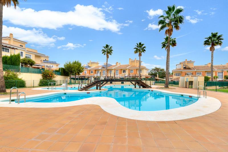 Foto f3c0a4cc-20c6-4b6a-99ba-5f48c439345f. Doppelhaus mit heizung parking pool in Chilches