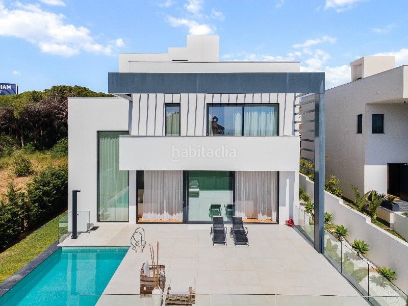Foto 611cf8d3-6325-46f8-945f-93e7d5c5f3a4. Chalet en Santa María Marbella