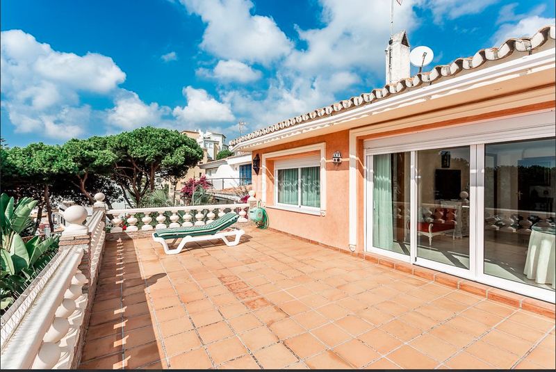 Foto 29deb274-db36-4fdd-a7e9-c29a96265486. Chalet en Santa María Marbella