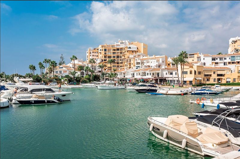 Foto d728d45b-e285-4319-a419-c68a0ebb433d. Chalet en Santa María Marbella