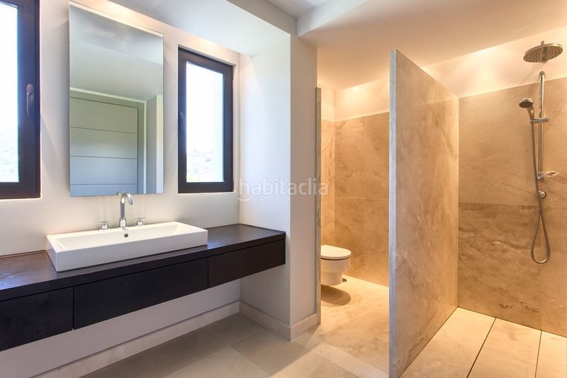 Foto 6d3ea75d-1151-4f88-bcc4-83d4624f4933. Xalet amb aparcament piscina a los arqueros - puerto del almendro Benahavís