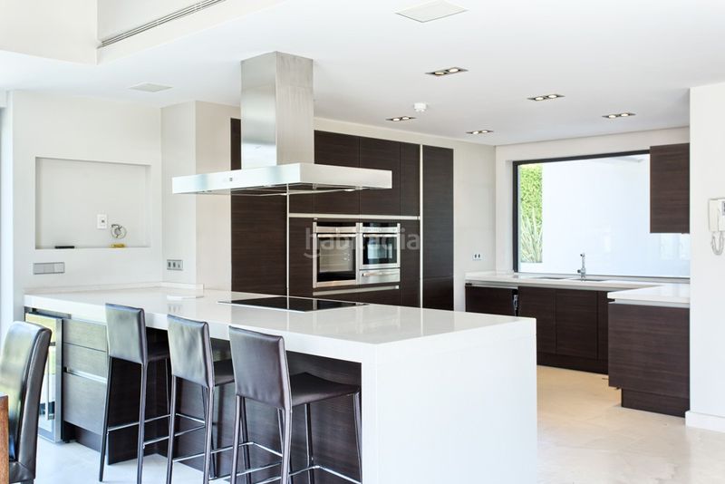 Foto f52bc8f3-9322-4dc4-8831-b39ec0484747. Xalet amb aparcament piscina a los arqueros - puerto del almendro Benahavís