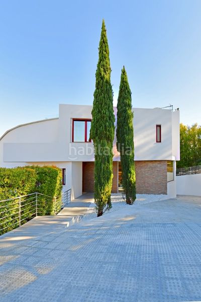 Foto 3d40c888-b773-4cc4-b4e9-7a87f43269c5. Xalet amb calefacció piscina a Las Brisas Marbella
