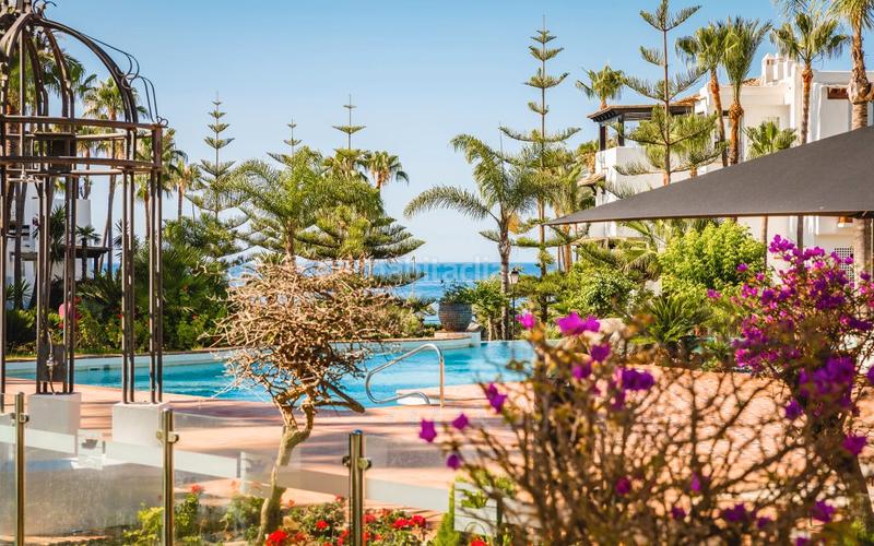 Foto 75743c9c-5371-4cf1-86c8-411c5a2f6e98. Ground floor with parking pool in Puente Romano Marbella