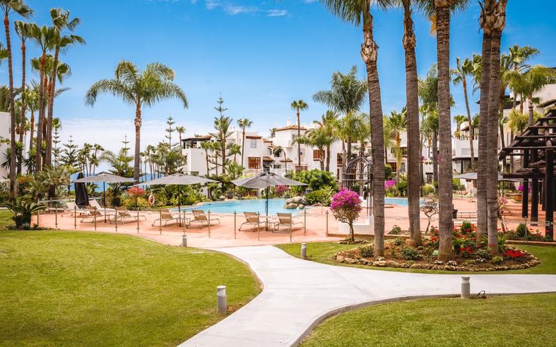 Foto 8792d90f-0ad0-4771-8390-f85f1fae5708. Ground floor with parking pool in Puente Romano Marbella