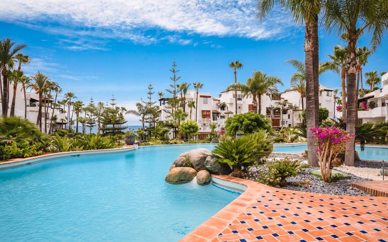 Foto a0f31c0c-9b7b-4d4a-8e71-df50fe4226af. Piano terra con parcheggio piscina in Puente Romano Marbella