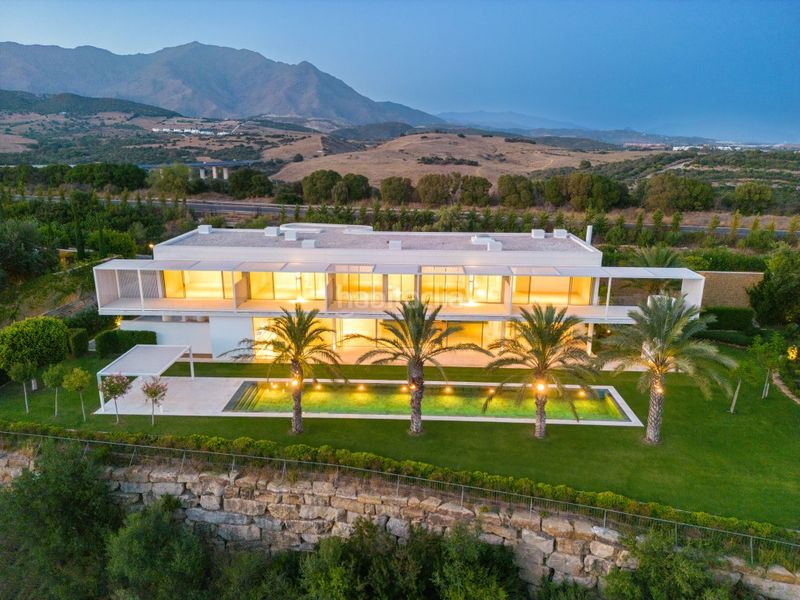Foto 721b981c-fe7d-4b06-8802-88576f09a7a7. Xalet amb aparcament piscina a Casares golf - Casares del sol Casares