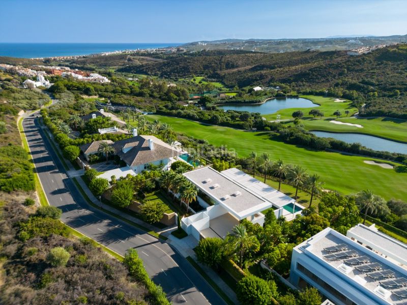 Foto ee655d44-7f2e-4c6d-bd5e-e859b4c3f55a. Xalet amb aparcament piscina a Casares golf - Casares del sol Casares