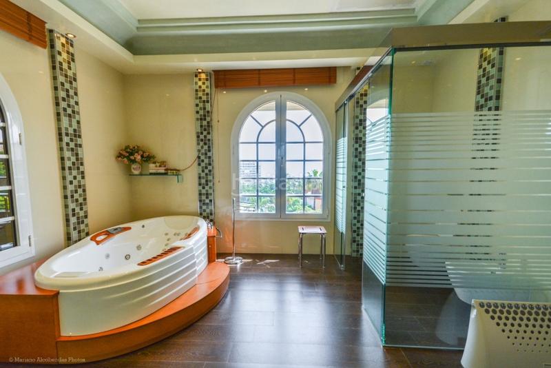 Foto b3ef8a50-aebb-4e98-abf2-e885aedee59a. Chalet mit heizung parking pool in Hacienda Torrequebrada Benalmádena