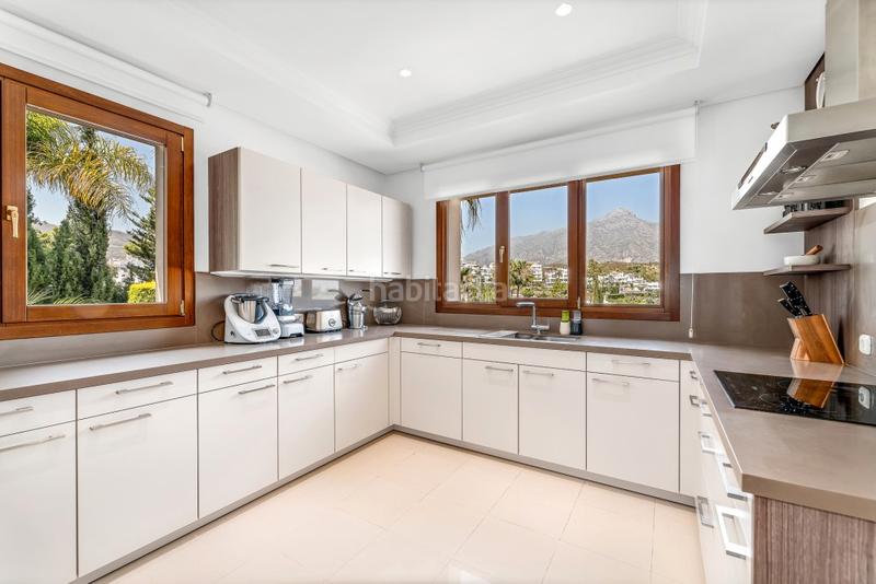 Foto 0456434e-57e8-4b68-826d-9c9fff2f3d5d. Chalet with parking pool in Guadalmina Baja Marbella