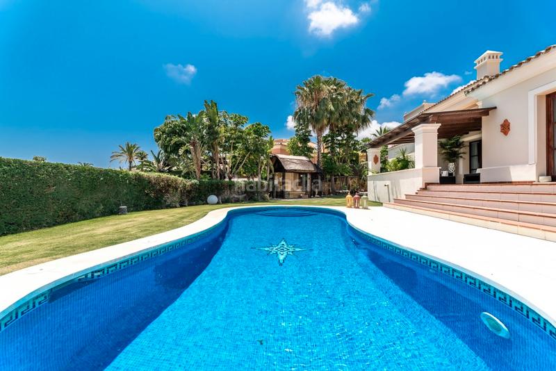 Foto 27755c7d-ca51-4e5e-a9b5-5b2a32c6709b. Chalet with parking pool in Guadalmina Baja Marbella
