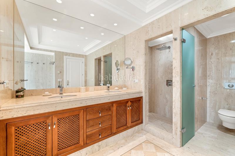 Foto 5ca692f4-8c19-4197-a686-4d945cb35bb2. Chalet with parking pool in Guadalmina Baja Marbella