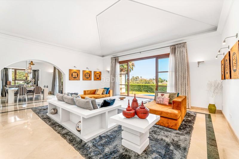 Foto bbcb77af-a323-4df4-87aa-1ea42cb9898b. Chalet with parking pool in Guadalmina Baja Marbella