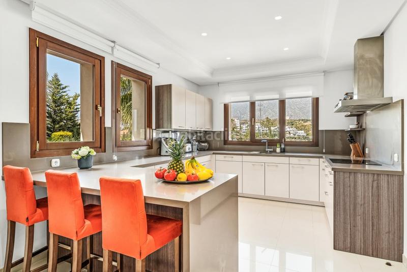 Foto e3b85e3d-aaaa-4885-b8fa-eb31174ea209. Chalet with parking pool in Guadalmina Baja Marbella