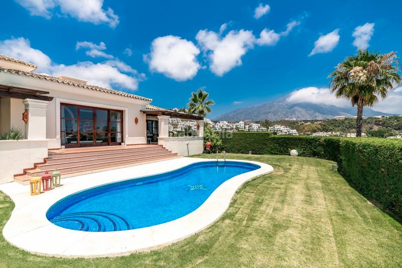 Foto c5d1ca67-bd23-42b3-872d-8a600e82382c. Xalet amb aparcament piscina a Guadalmina Baja Marbella