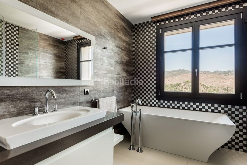 Foto ca4a7453-49a1-494c-9521-be7f3e856984. Xalet amb calefacció aparcament piscina a Nagüeles Alto Marbella