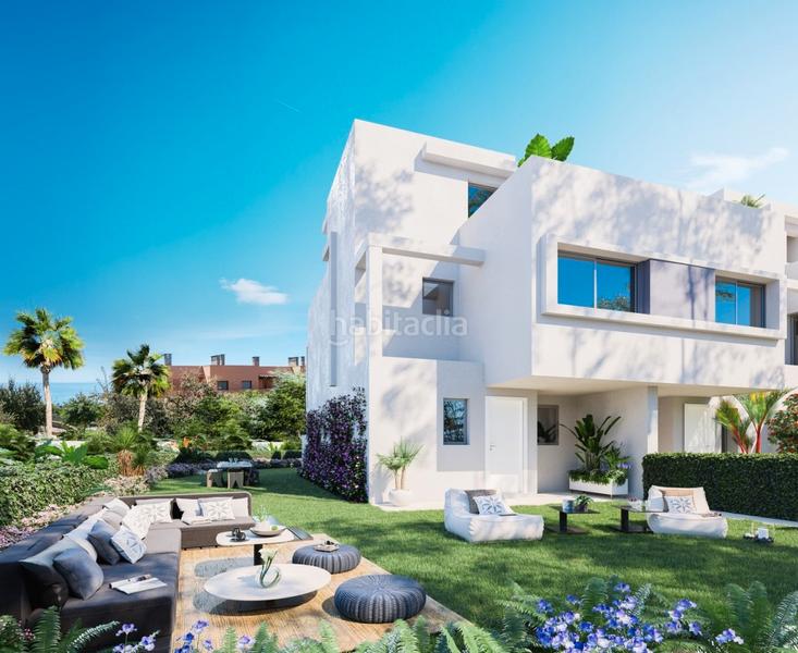 Foto cf0f40a9-6b2d-4ca7-8160-c66d52f1ff58. Casa aparellada amb aparcament piscina a Manilva pueblo Manilva