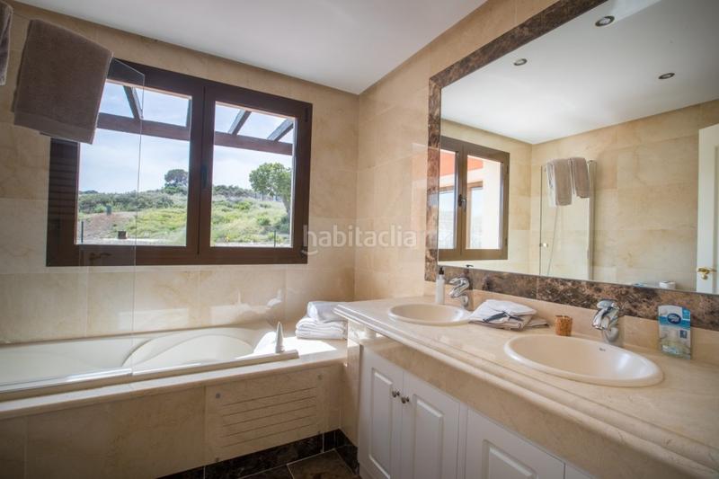 Foto b55612a8-44c2-4f9e-9f7a-45f2b2a5c8ae. Chalet with pool in Parque Central Estepona