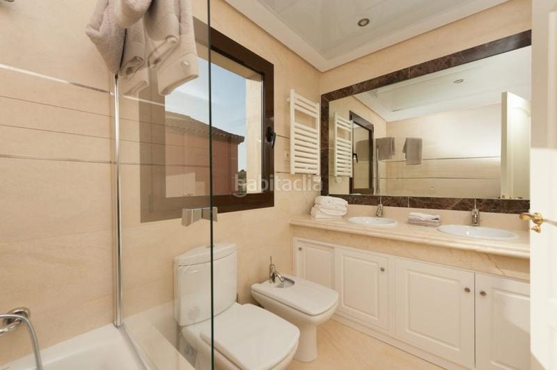 Foto e3b662cd-fcdd-4c19-9c5c-0290d868414c. Chalet with pool in Parque Central Estepona