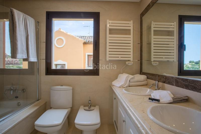 Foto 6d2e2c31-38fb-4138-9496-9529e2b03f7f. Chalet con piscina in Parque Central Estepona