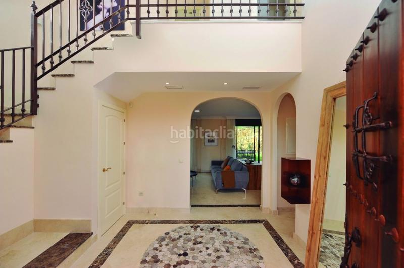 Foto fda1d002-f8a9-4b8a-bd10-b6e07d773106. Chalet con piscina in Parque Central Estepona