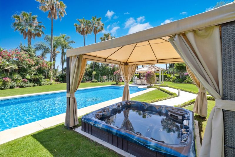 Foto fa066356-8f57-4824-ba7b-3c979620d64b. Xalet amb calefacció aparcament piscina a Los Naranjos Marbella