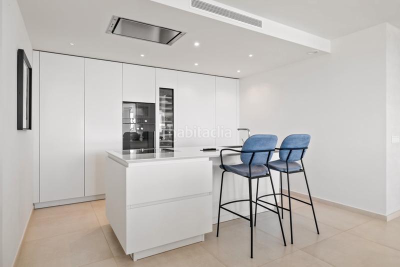 Foto b78f9a74-0a3d-4134-8841-7074fe1c506a. Apartament amb aparcament piscina a Los Naranjos Marbella