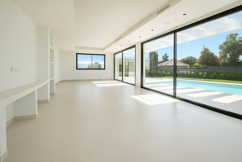 Foto ffc961ec-83bb-47b6-8b41-b542f71c6e38. Chalet with heating parking pool in El Faro de Calaburra - Chaparral Mijas