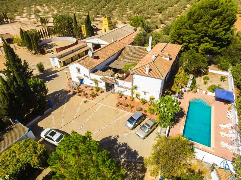 Foto c28973d3-3d98-466f-8ae0-2c352c8f88ab. Masia amb aparcament piscina a Centro Antequera