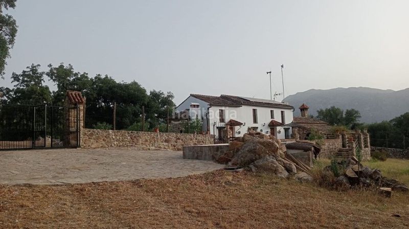 Foto c7a37324-7805-42c3-977a-10fe1df07050. Masia amb piscina a Cortes de la Frontera