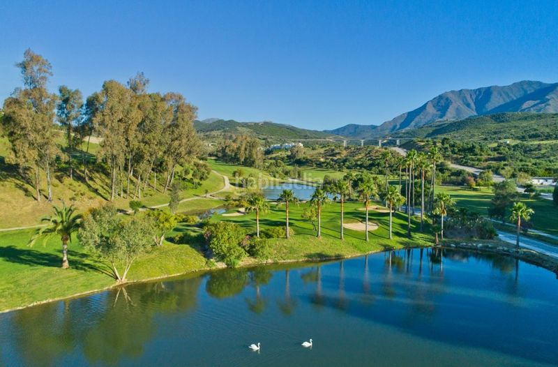 Foto 4073c9c0-1c65-44d5-ba1a-9ec18d1ddb60. Apartament amb aparcament piscina a Parque Central Estepona