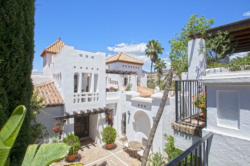 Foto 56b014d9-a2da-4213-90e0-40b9e538e437. Xalet amb aparcament piscina a Las Brisas Marbella