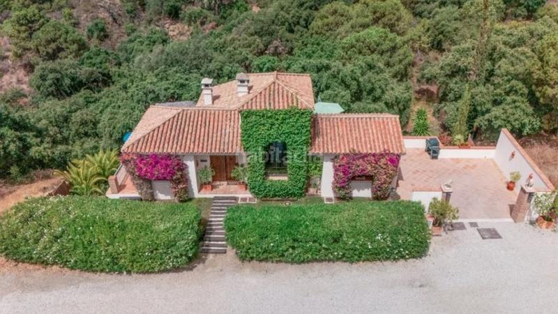 Foto 77aba704-a53a-473f-83b3-dbeea6b95410. Chalet en altos de Estepona Estepona