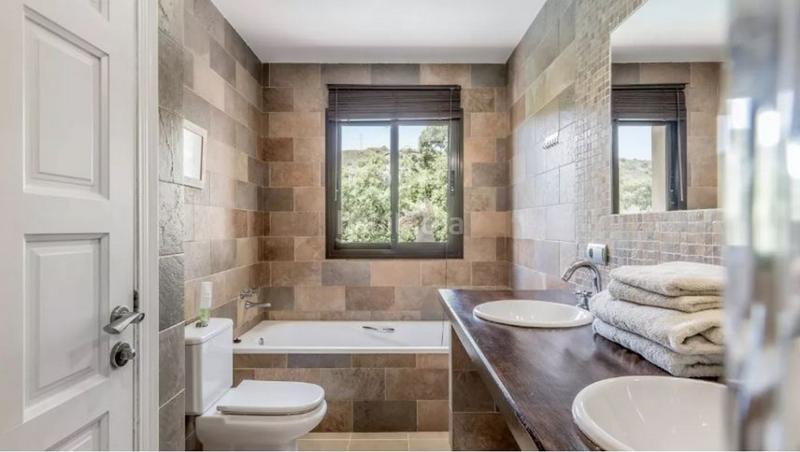 Foto d1997b0c-3410-4f0c-b40f-46b1b0caf4d7. Chalet en altos de Estepona Estepona