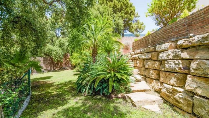 Foto e42f1371-6c3c-462f-b1df-6ed1e7b2a9aa. Chalet en altos de Estepona Estepona