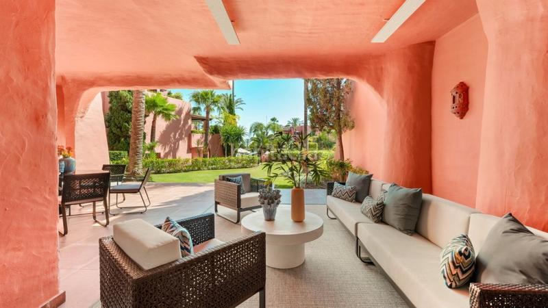 Foto 227e83e0-d7d6-4b47-92ce-e622e9f9aece. Apartament amb aparcament piscina a Guadalmansa Estepona