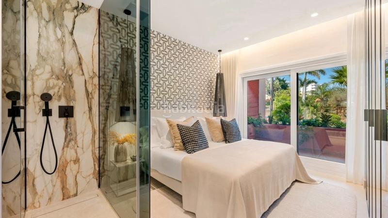 Foto e49a67f0-e3aa-46a9-9807-70c2e43a44cc. Apartament amb aparcament piscina a Guadalmansa Estepona
