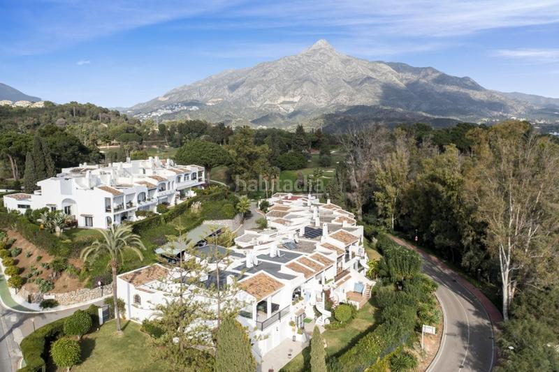 Foto e6ded823-78e3-4a9a-be56-ceabe59e2644. Casa bifamiliare con parcheggio piscina in Aloha Marbella