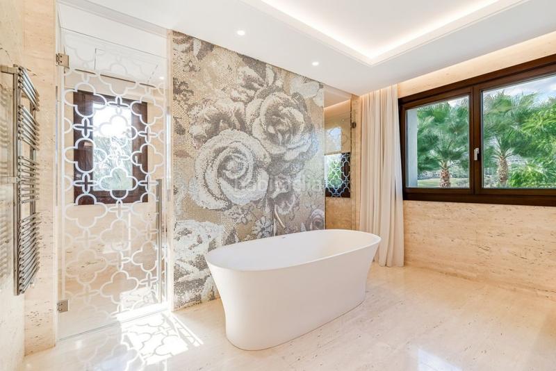 Foto 8fc86cdd-8a60-4870-b040-954e16d2ee72. Chalet avec chauffage parking piscine dans Los Naranjos Marbella