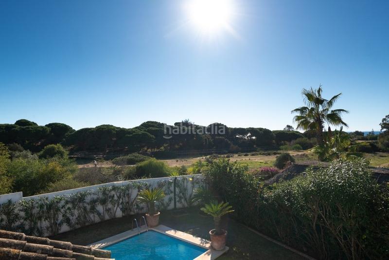 Foto 3b3ba9a0-0ab3-4a1b-b0fd-1930dc77483b. Chalet mit parking pool in Cabopino - Artola Marbella